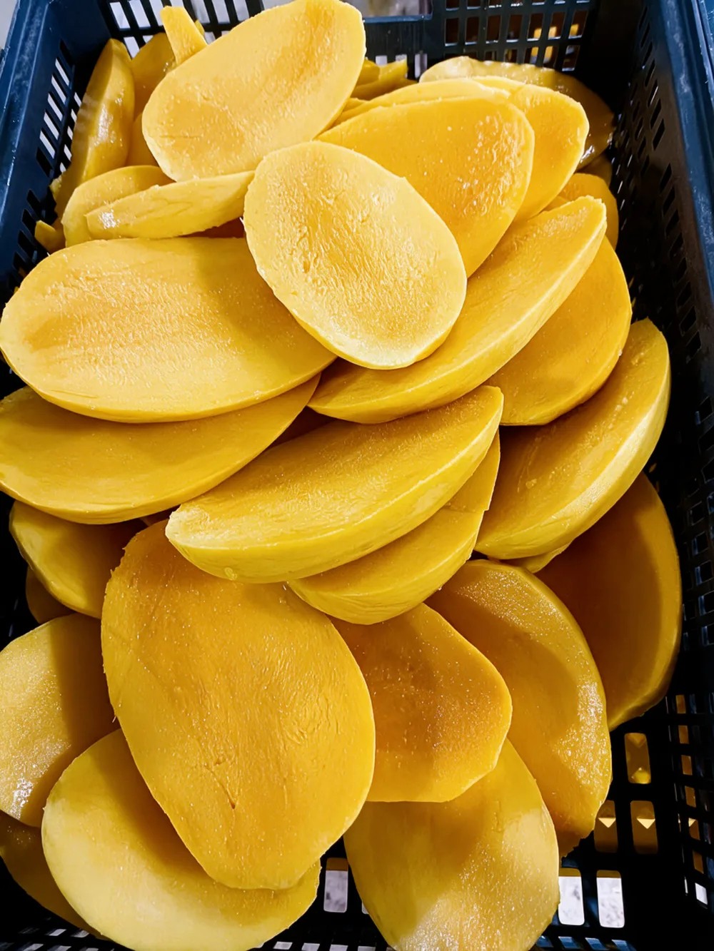Egyptian frozen mango pieces